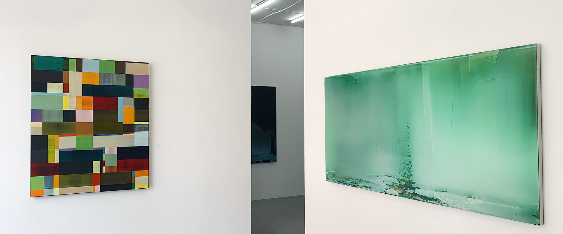 Ausstellungsansicht "Schicht um Schicht das Wesen der Farbe erforschen, Bim Koehler – Matt McClune", Galerie Renate Bender 2023