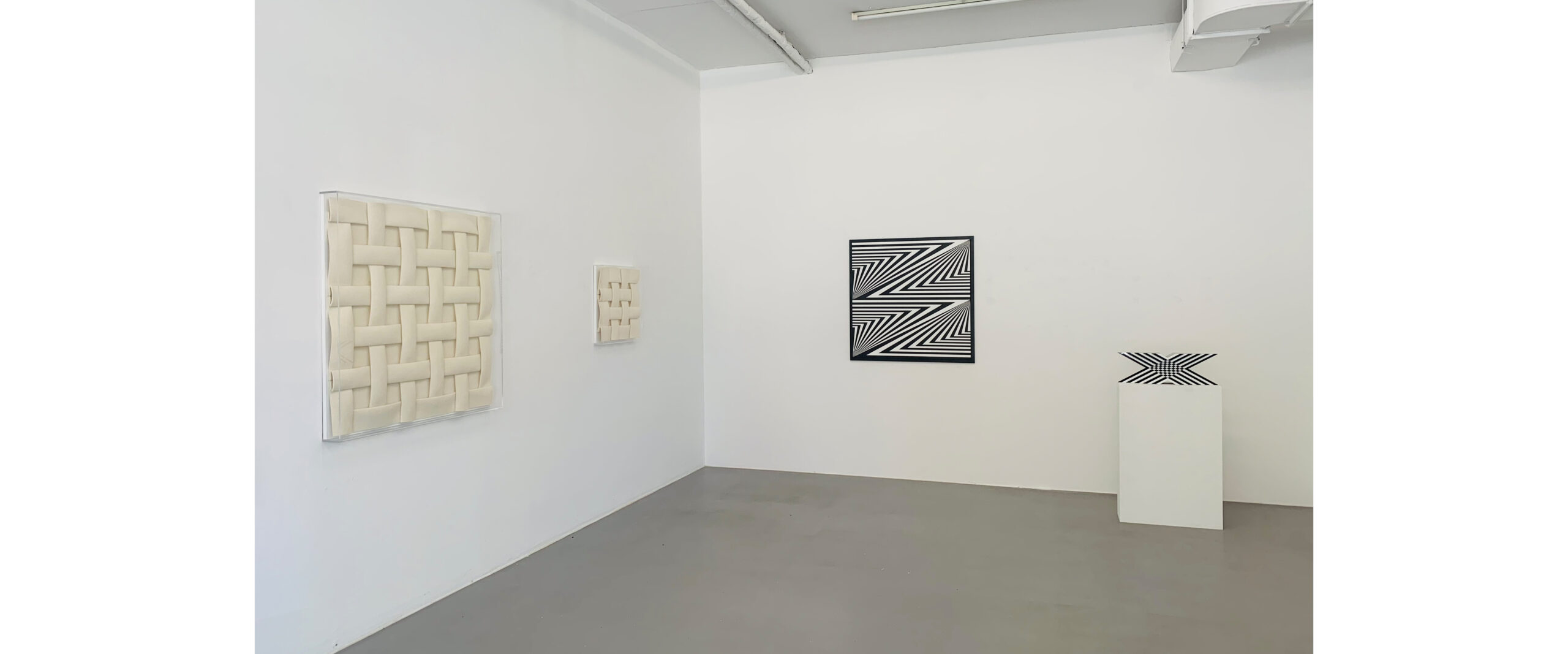 Ausstellungsansicht "Zwei Positionen Konkret. Marcello Morandini und Peter Weber", Galerie Renate Bender, 2025