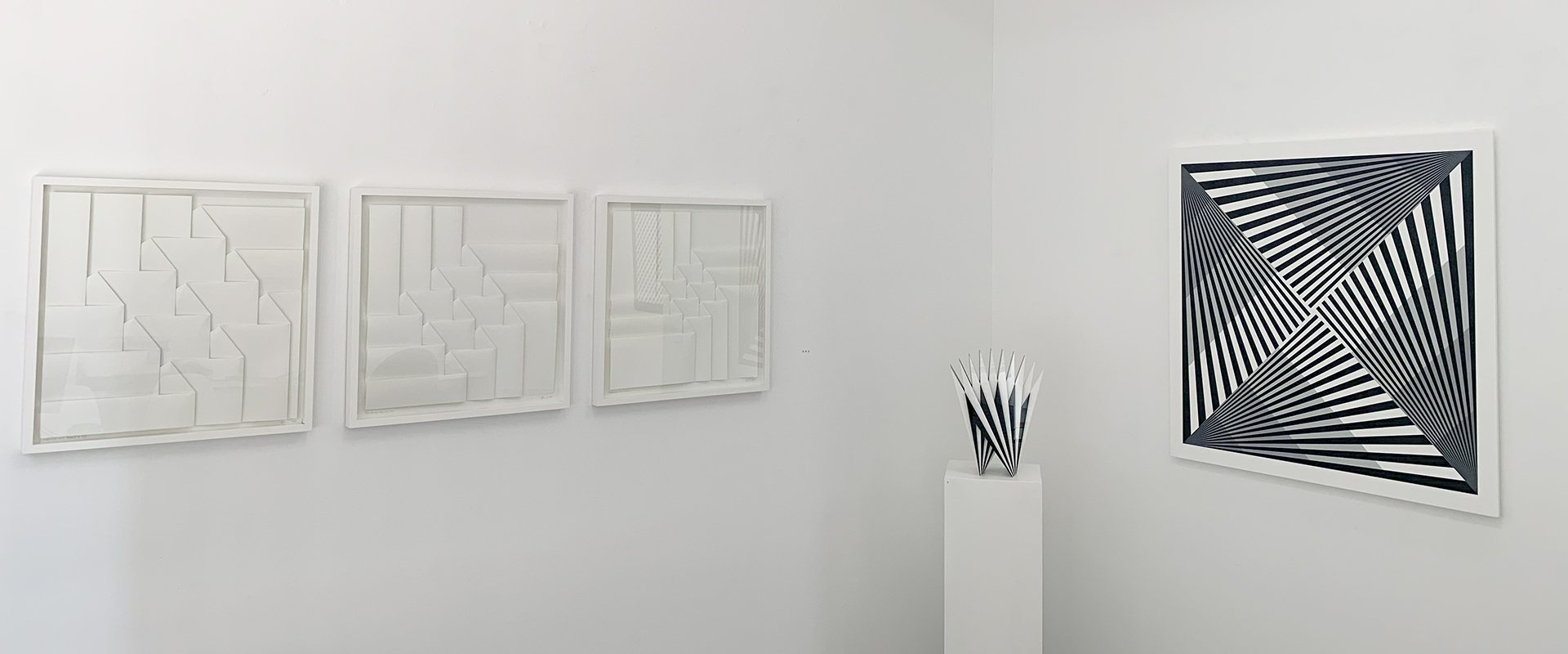 Ausstellungsansicht "Zwei Positionen Konkret. Marcello Morandini und Peter Weber", Galerie Renate Bender, 2025