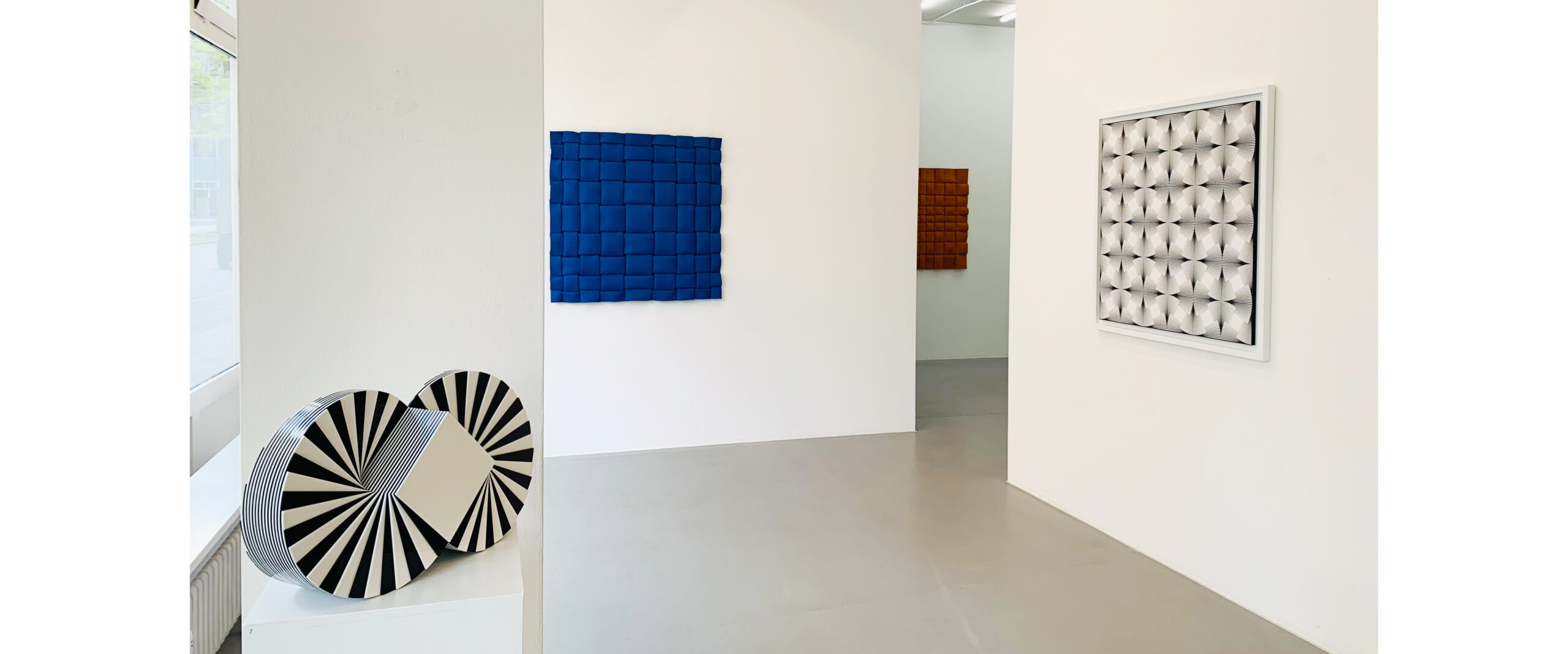 Ausstellungsansicht "Zwei Positionen Konkret. Marcello Morandini und Peter Weber", Galerie Renate Bender, 2025