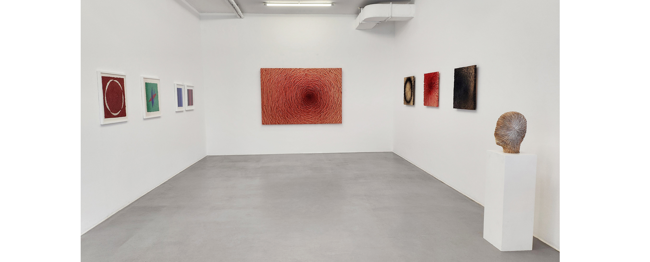 Ausstellungsansicht "MATERIAL UND STRUKTUR II. Helmut Dirnaichner, Alfred Haberpointner, Martin Lehmer", Galerie Renate Bender 2025