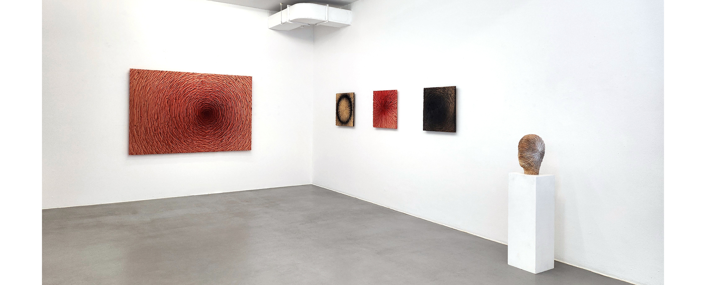 Ausstellungsansicht "MATERIAL UND STRUKTUR II. Helmut Dirnaichner, Alfred Haberpointner, Martin Lehmer", Galerie Renate Bender 2025