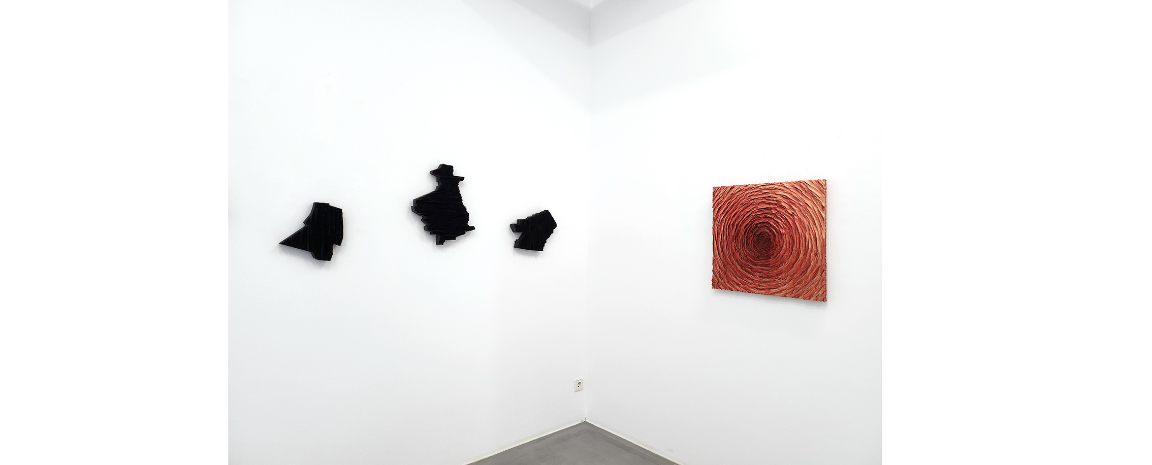 Ausstellungsansicht "MATERIAL UND STRUKTUR II. Helmut Dirnaichner, Alfred Haberpointner, Martin Lehmer", Galerie Renate Bender 2025
