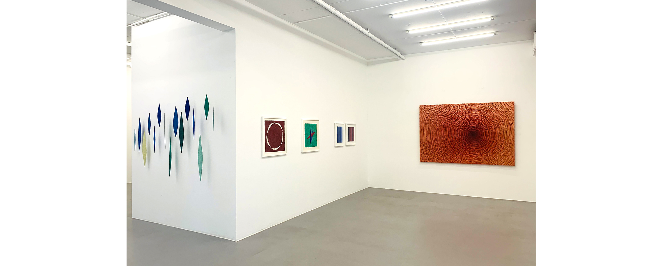 Ausstellungsansicht "MATERIAL UND STRUKTUR II. Helmut Dirnaichner, Alfred Haberpointner, Martin Lehmer", Galerie Renate Bender 2025