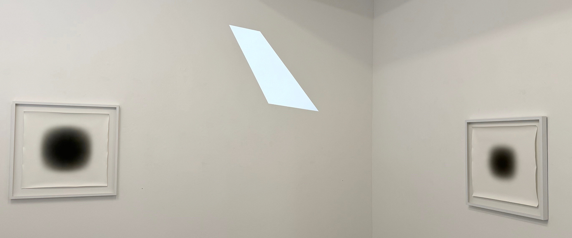 Ausstellungsansicht "LUMEN", Galerie Renate Bender 2026