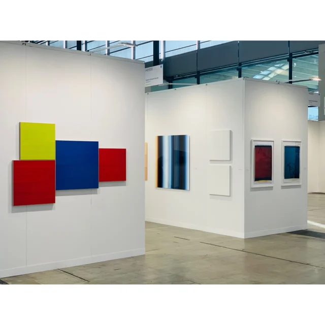 We are looking forward to seeing you at Art Karlsruhe 2025!

- Hall 2 #E03
- Hall 3: Paper Square
- Sculpture Spots (in the circulation corridor in front of Hall 2)

Opening hours:
February 20 – 22: 11 am – 7 pm
February 23: 11 am – 6 pm

#artkarlsruhe #galeriebender