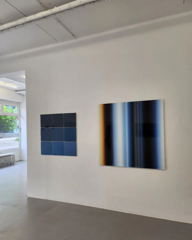 Last chance to see our exhibition "six women concrete". Ending tomorrow, Saturday May 10th.

Photo: Inge Dick, series "herbst licht weiss (autumm light white)", film stills, different sizes 

#ingedick #rosamhessling #marialalić #marileholzner #eunjiseo #angelikahuber